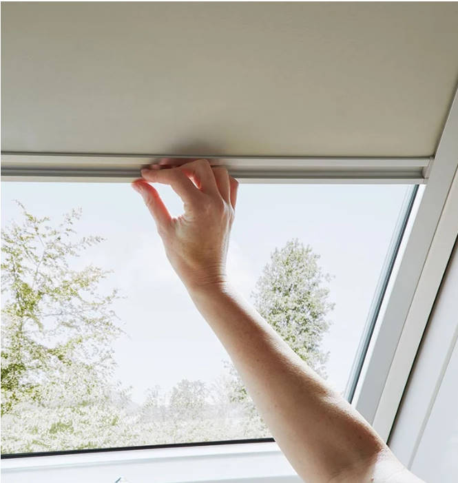 Dachfenster Roto und Velux, Holzer Dach Dornbirn, Beschattung